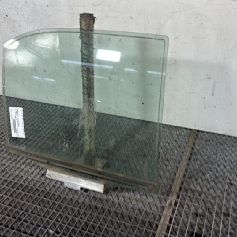 Vitre arriere droit MERCEDES CLASSE C 202 Photo n°3