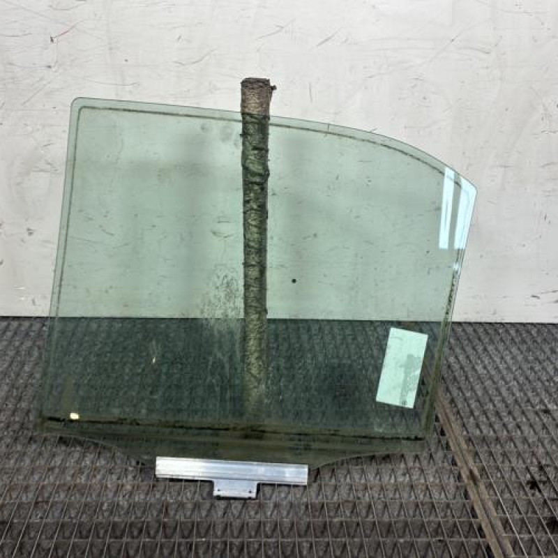 Vitre arriere droit MERCEDES CLASSE C 202 Photo n°4