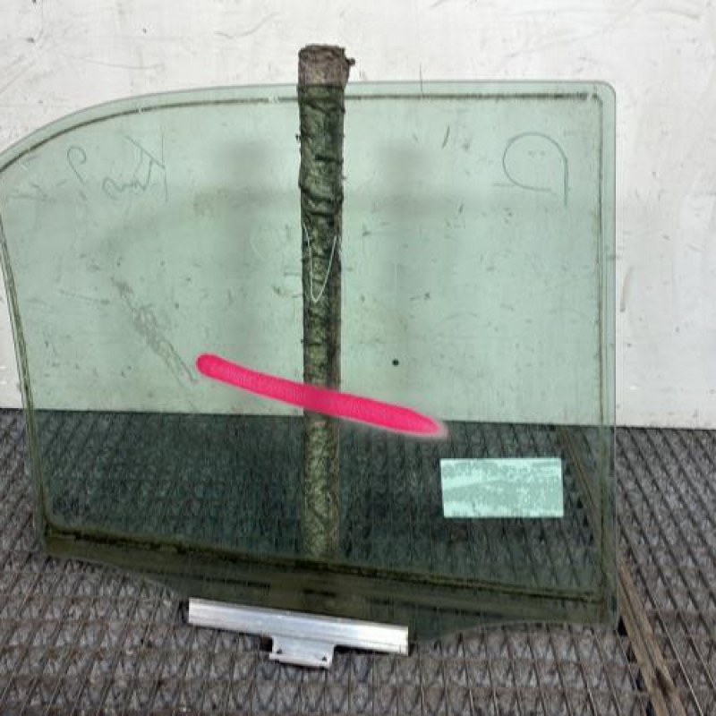 Vitre arriere gauche MERCEDES CLASSE C 202 Photo n°4