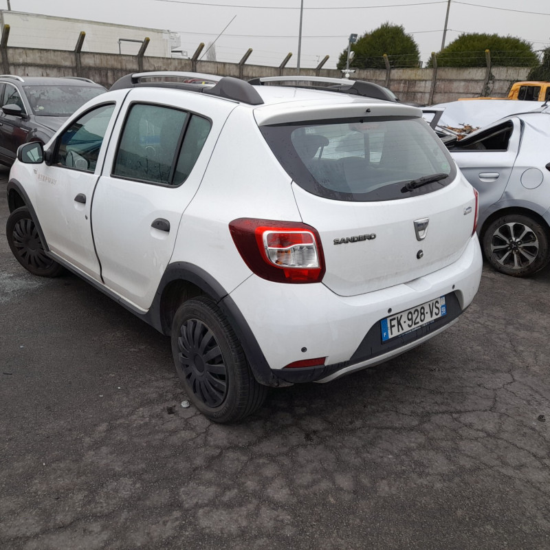 DACIA SANDERO 2 PHASE 1 0.9i - 12V TURBO TCE 90 Photo n°4