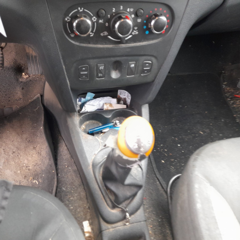 DACIA SANDERO 2 PHASE 1 0.9i - 12V TURBO TCE 90 Photo n°8