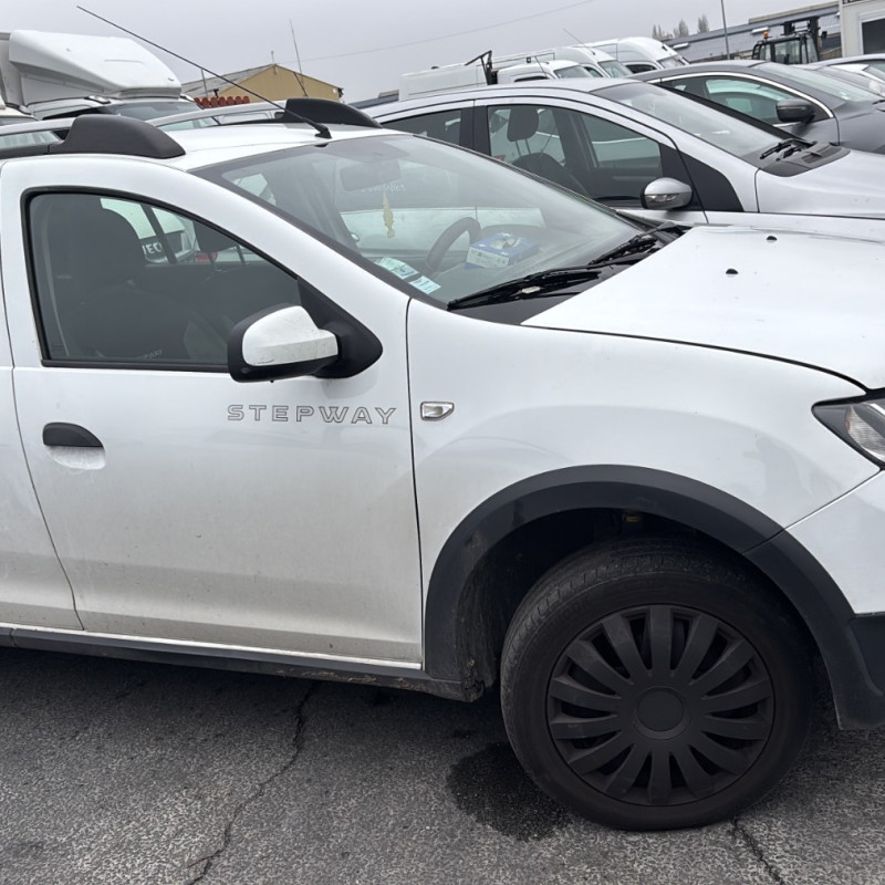 DACIA SANDERO 2 PHASE 1 0.9i - 12V TURBO TCE 90 Photo n°11