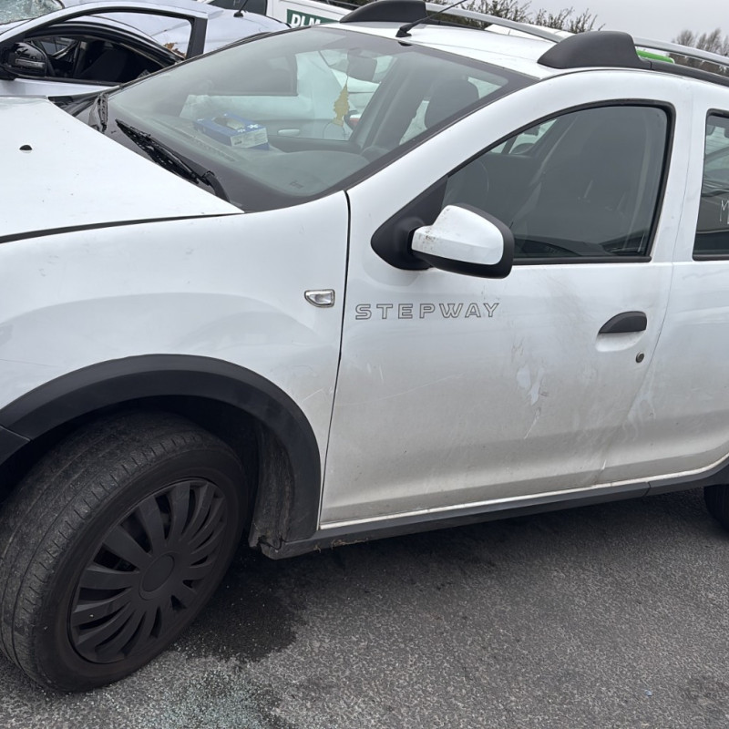 DACIA SANDERO 2 PHASE 1 0.9i - 12V TURBO TCE 90 Photo n°12