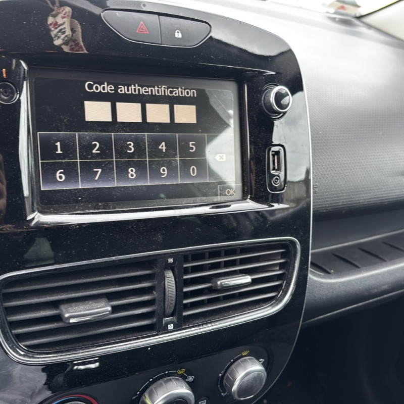 RENAULT CLIO 4 PHASE 2 0.9i - 12V TURBO TCE 90 Photo n°18