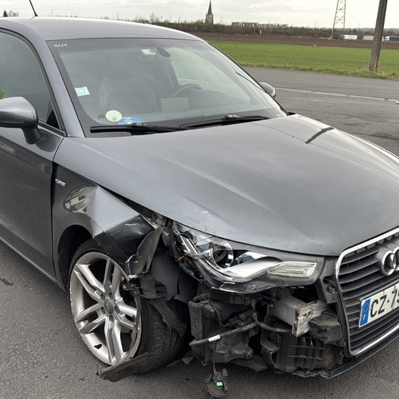 AUDI A1 1 SPORTBACK PHASE 1 1.6 TDI - 16V TURBO Photo n°2