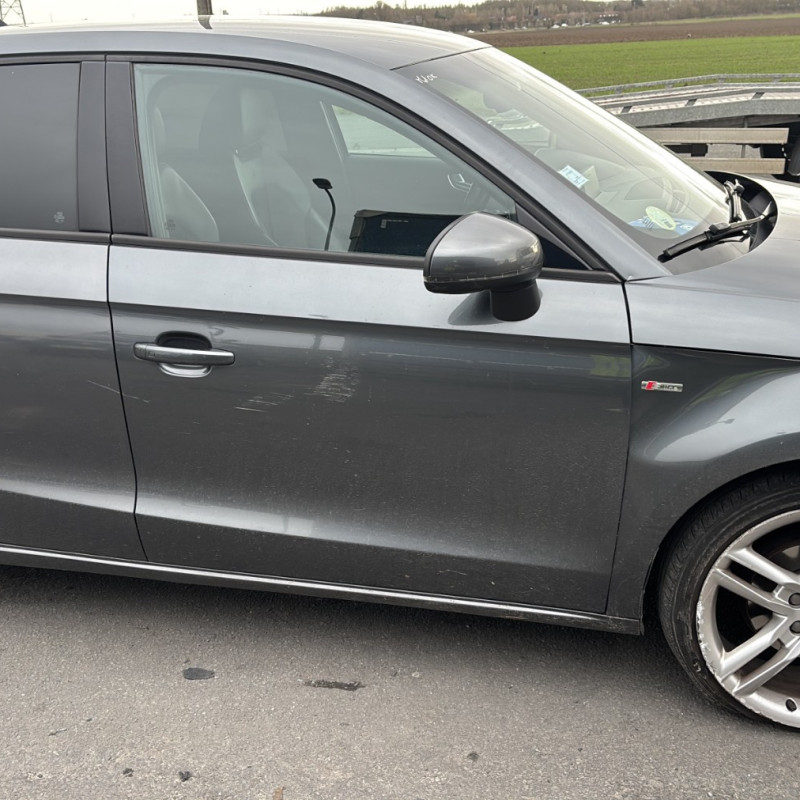 AUDI A1 1 SPORTBACK PHASE 1 1.6 TDI - 16V TURBO Photo n°8