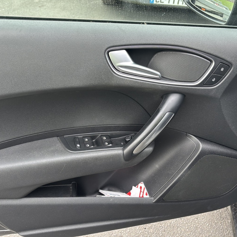 AUDI A1 1 SPORTBACK PHASE 1 1.6 TDI - 16V TURBO Photo n°10