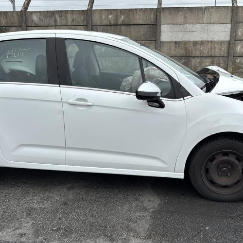 Bouchon de carburant CITROEN C3 2 Photo n°7