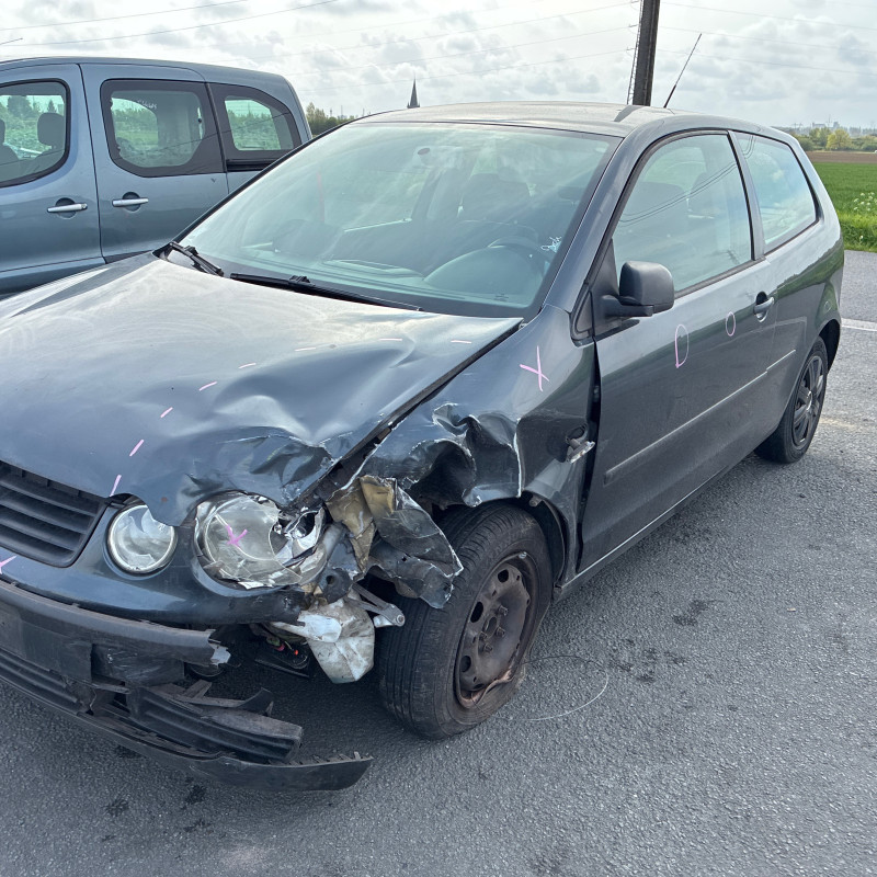 VOLKSWAGEN POLO 4 PHASE 1 1.2i - 12V Photo n°1
