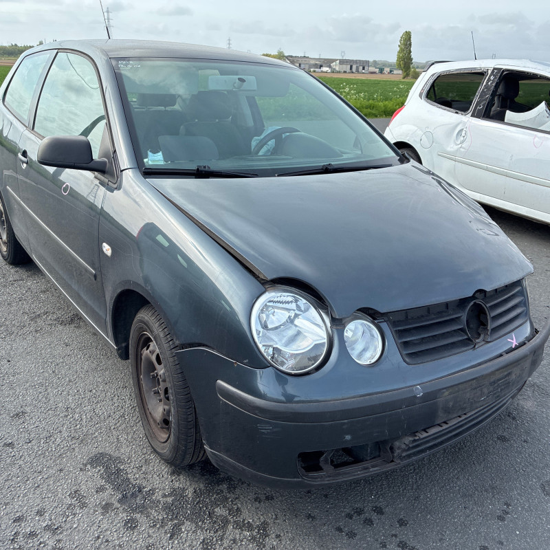 VOLKSWAGEN POLO 4 PHASE 1 1.2i - 12V Photo n°2