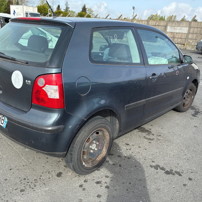 VOLKSWAGEN POLO 4 PHASE 1 1.2i - 12V Photo n°3