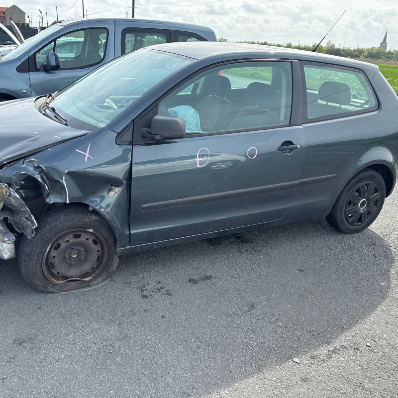 VOLKSWAGEN POLO 4 PHASE 1 1.2i - 12V Photo n°8
