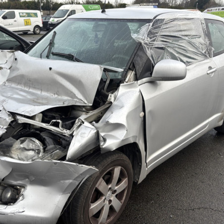 SUZUKI SWIFT 3 1.3i - 16V Photo n°1