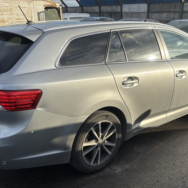 TOYOTA AVENSIS 3 PHASE 2 BREAK 2.0 D4D - 16V TURBO Photo n°4