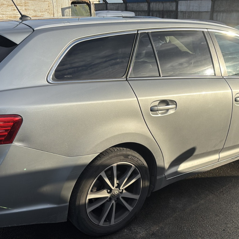 TOYOTA AVENSIS 3 PHASE 2 BREAK 2.0 D4D - 16V TURBO Photo n°8