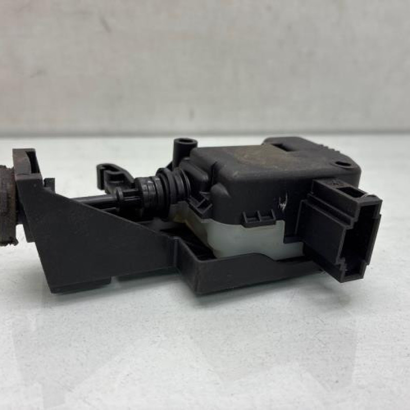 Actionneur verrou trappe d'essence MERCEDES CLASSE E 207 Photo n°2