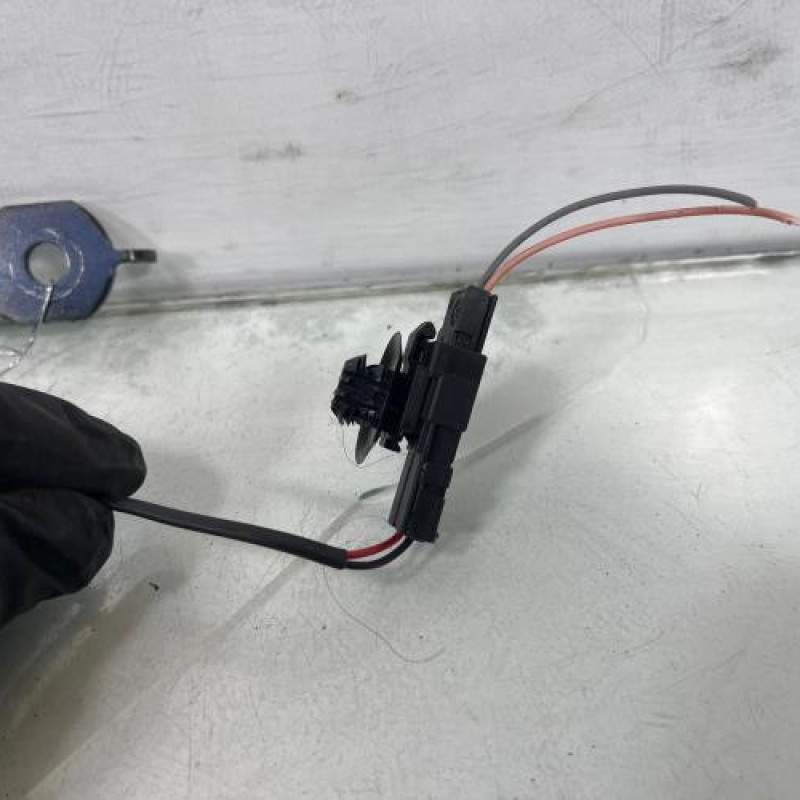 Attache ceinture avant gauche RENAULT CLIO 3 Photo n°3