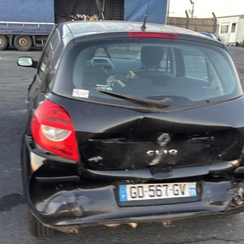 Attache ceinture avant gauche RENAULT CLIO 3 Photo n°8