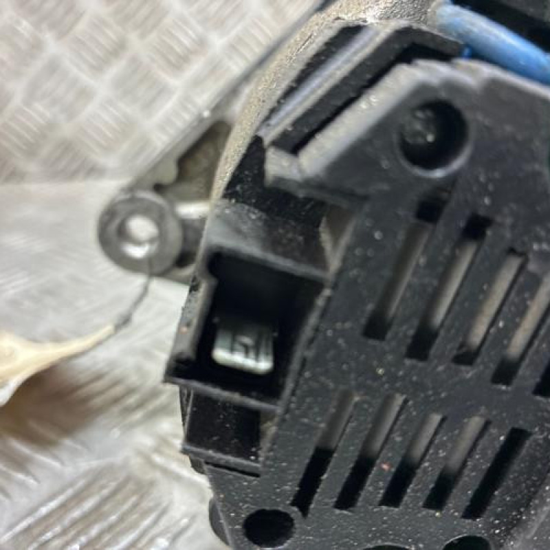 Alternateur PEUGEOT 205 Photo n°4