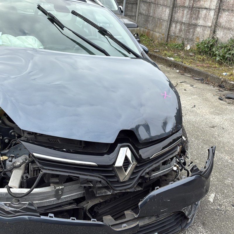 RENAULT CLIO 4 PHASE 2 BREAK 0.9i - 12V TURBO TCE 90 Photo n°8