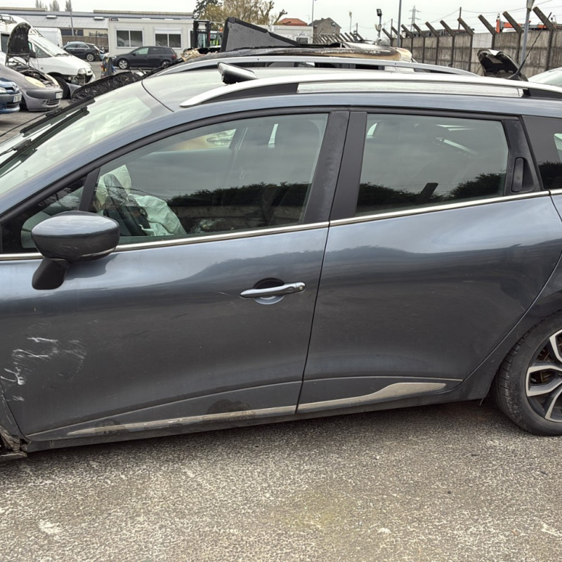 RENAULT CLIO 4 PHASE 2 BREAK 0.9i - 12V TURBO TCE 90 Photo n°9