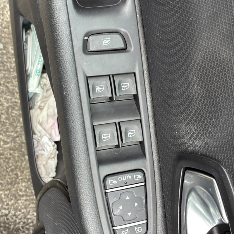 RENAULT CLIO 4 PHASE 2 BREAK 0.9i - 12V TURBO TCE 90 Photo n°11