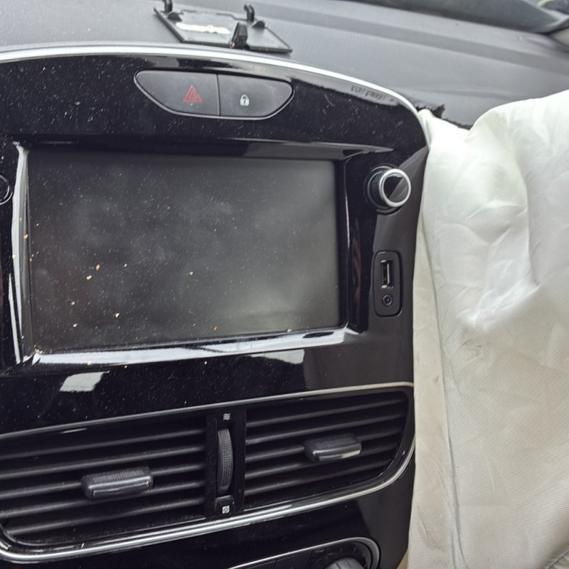 RENAULT CLIO 4 PHASE 2 BREAK 0.9i - 12V TURBO TCE 90 Photo n°18