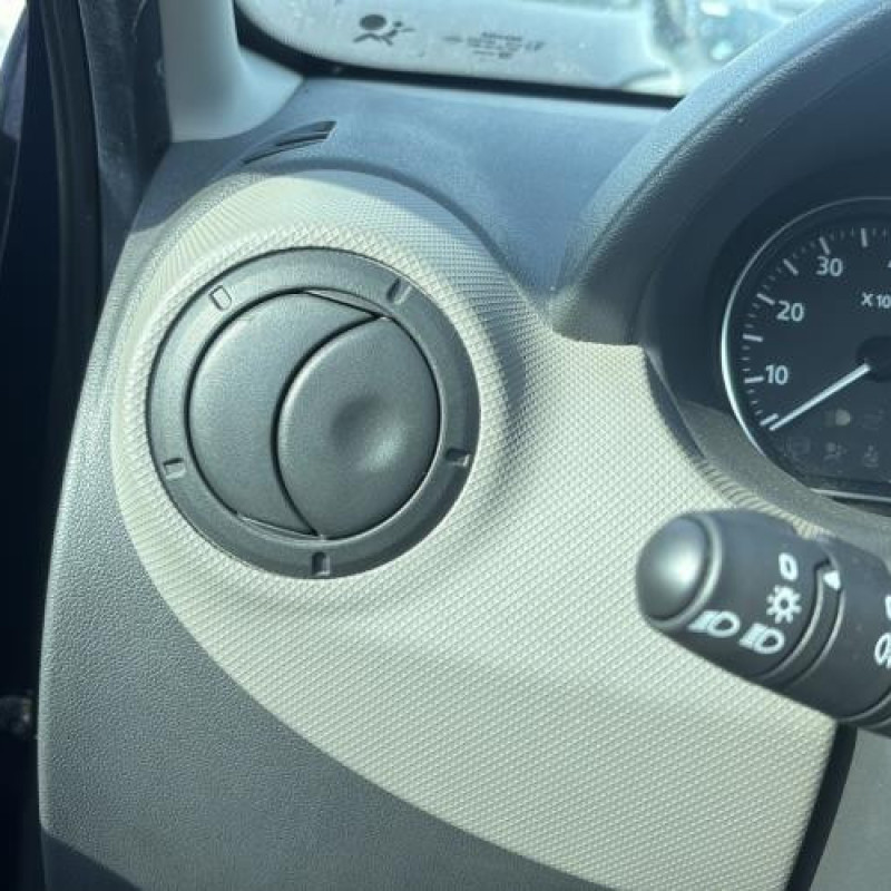 Arret de porte avant gauche DACIA SANDERO 1 Photo n°16