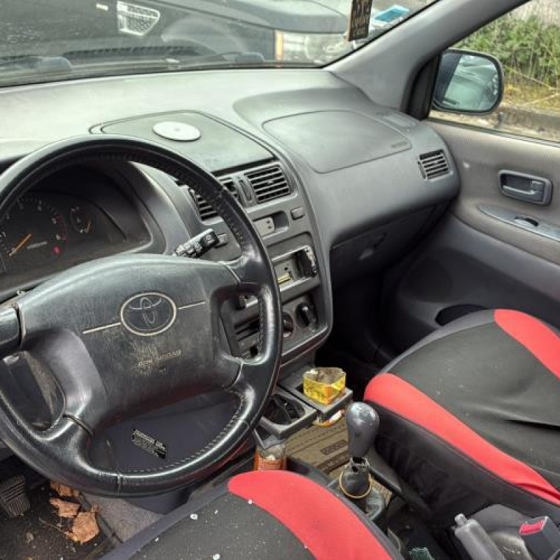 Aile avant droit TOYOTA PICNIC Photo n°16