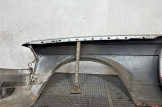 Aile avant droit MERCEDES 200 W123