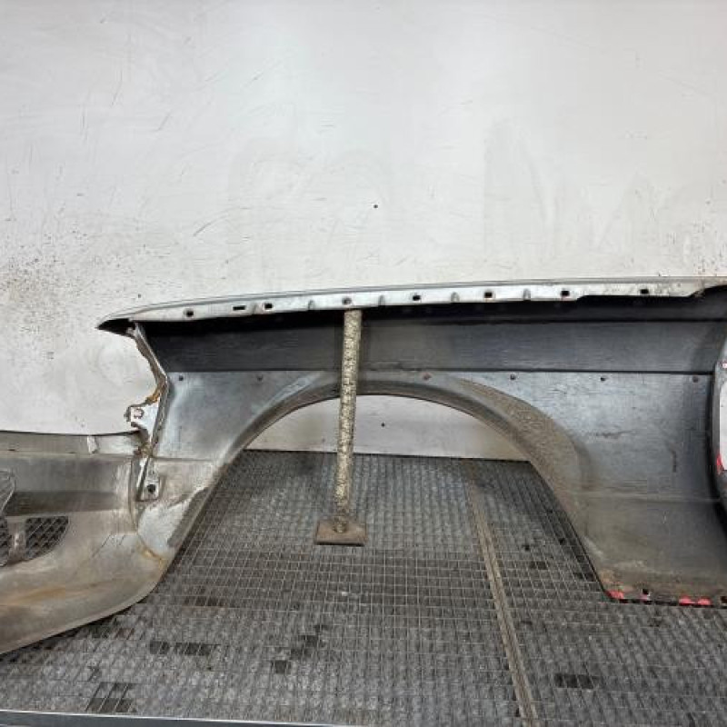 Aile avant droit MERCEDES 200 W123 Photo n°3