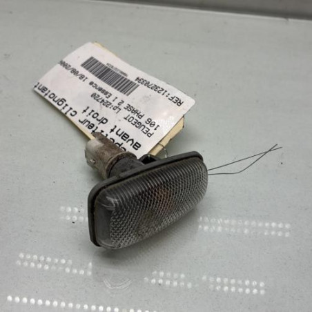 Repetiteur clignotant avant droit  (Feux) PEUGEOT 106
