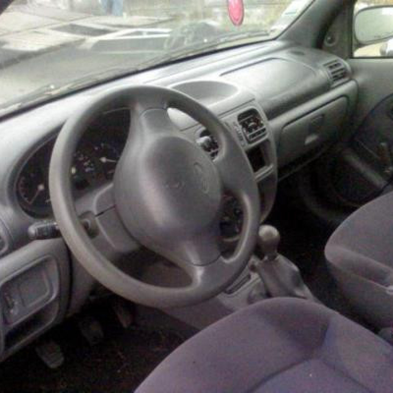 Aile avant droit RENAULT CLIO 2 Photo n°8