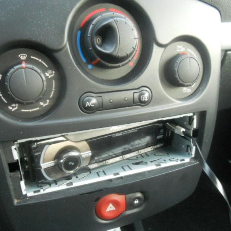 Capot RENAULT CLIO 3 Photo n°9