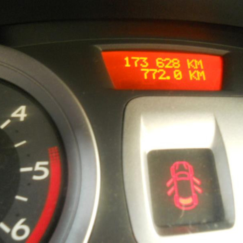 Capot RENAULT CLIO 3 Photo n°11