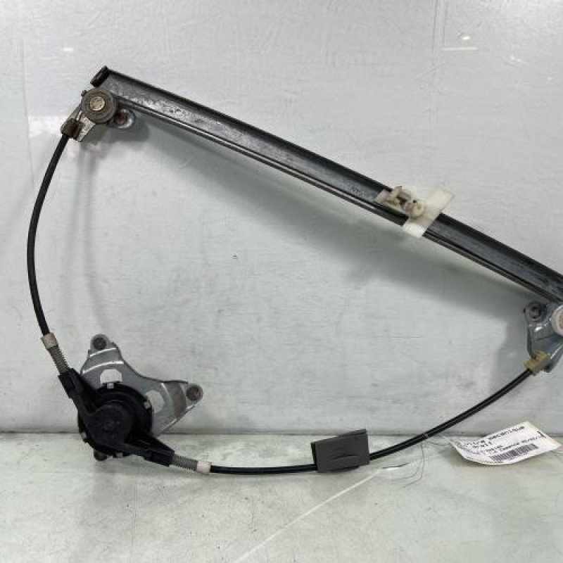 Leve vitre mecanique avant droit PEUGEOT 405 Photo n°1