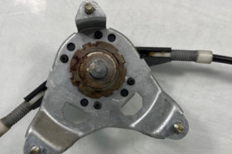 Leve vitre mecanique avant droit PEUGEOT 405