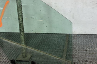 Vitre avant droit PEUGEOT 3008 1