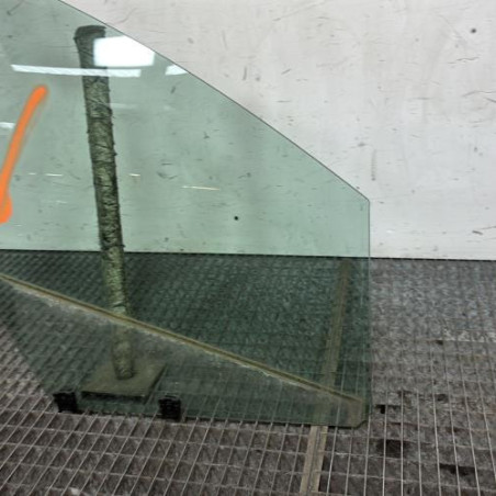 Vitre avant droit PEUGEOT 3008 1