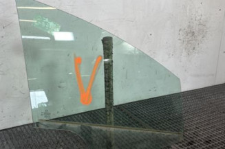 Vitre avant droit PEUGEOT 3008 1
