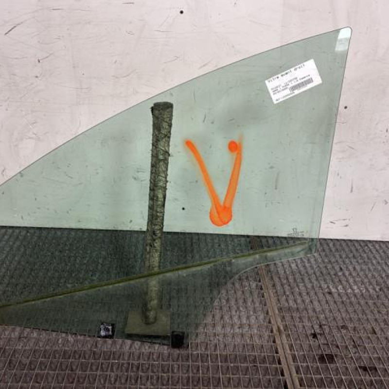 Vitre avant droit PEUGEOT 3008 1 Photo n°4