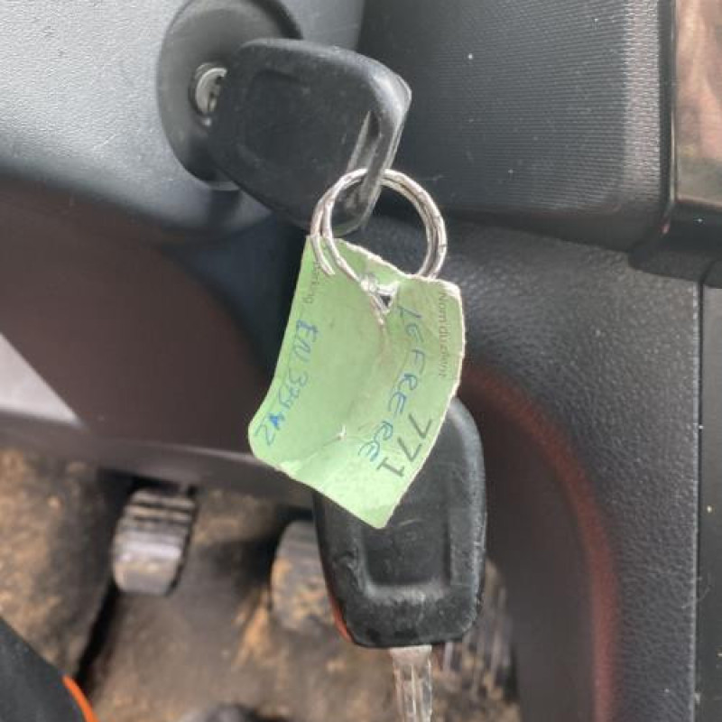 Attache ceinture avant gauche DACIA LOGAN 2 Photo n°13