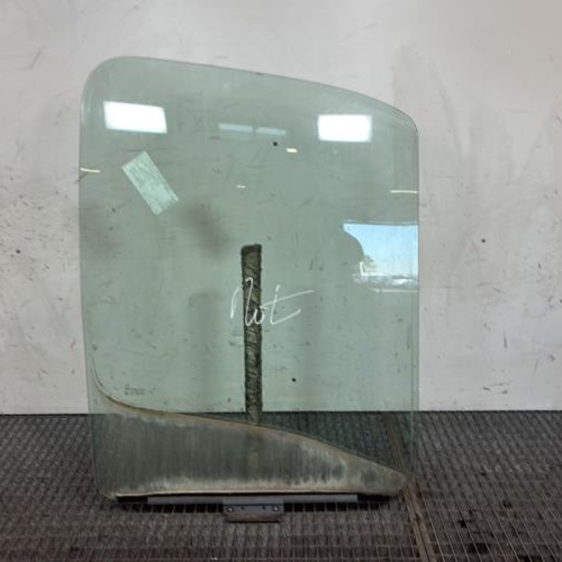 Vitre avant droit RENAULT MASTER 2 Photo n°1