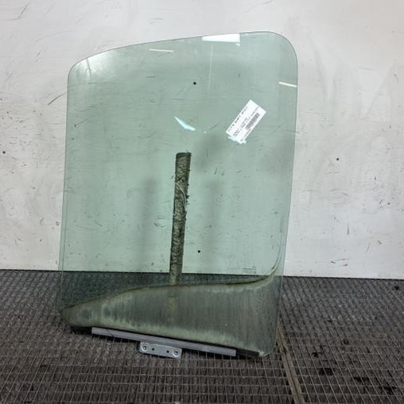 Vitre avant droit RENAULT MASTER 2 Photo n°4