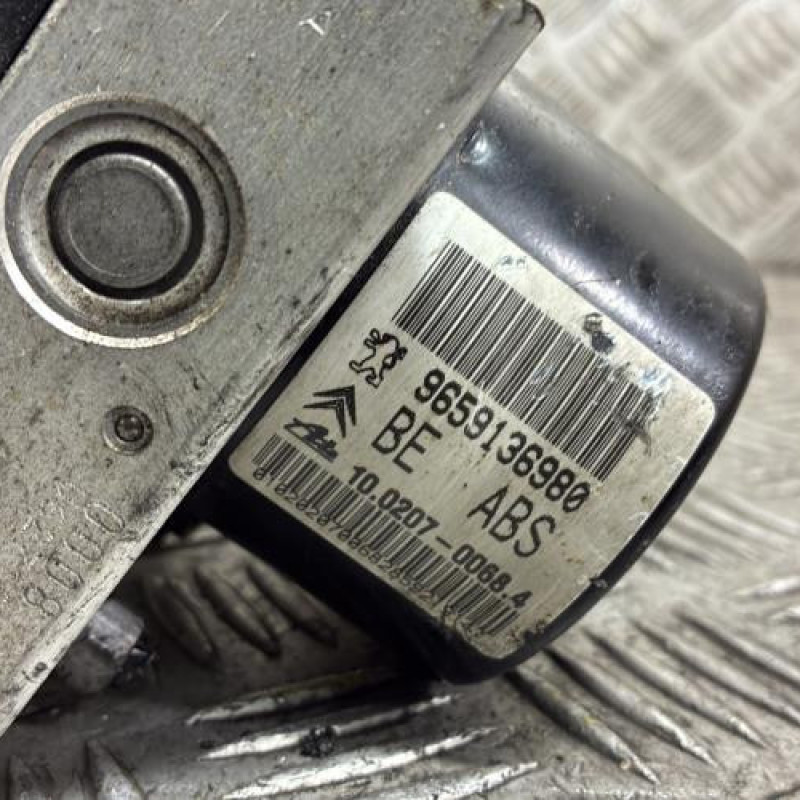 Bloc ABS (freins anti-blocage) PEUGEOT 206 Photo n°4