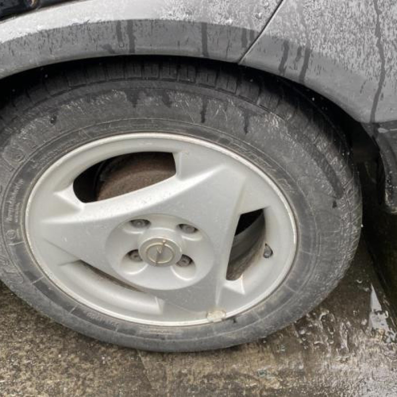 Vitre avant gauche OPEL CORSA C Photo n°3