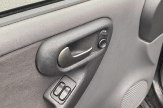 Vitre avant gauche OPEL CORSA C