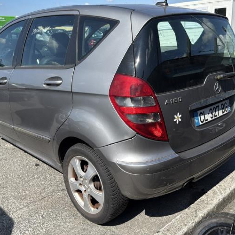 Attache ceinture avant gauche MERCEDES CLASSE A 169 Photo n°8