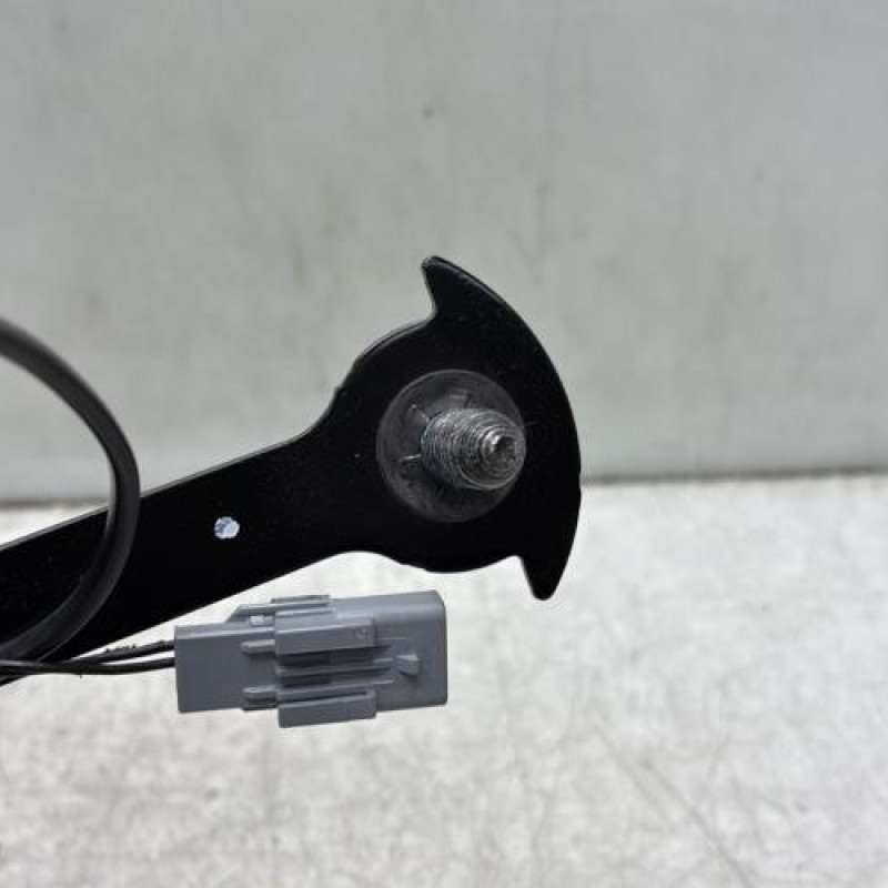 Attache ceinture avant gauche RENAULT MEGANE 4 Photo n°4