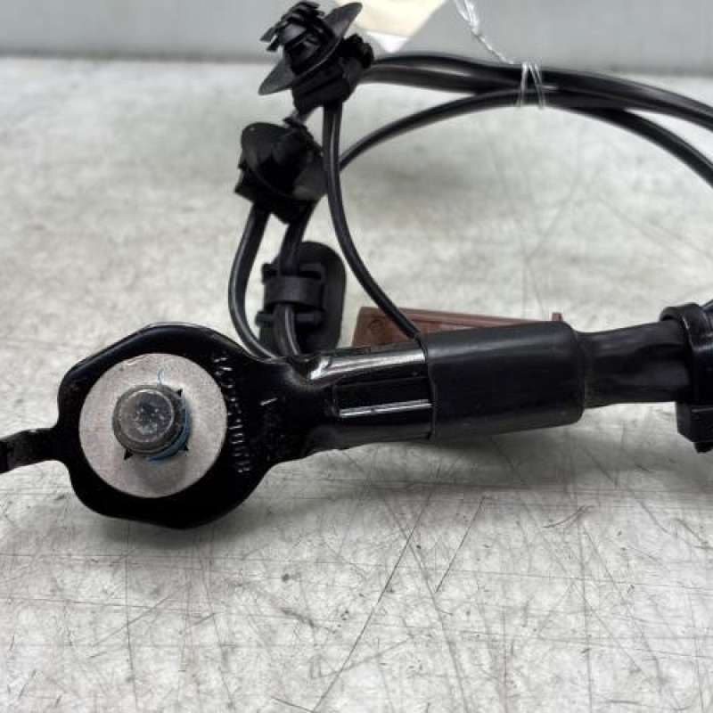 Attache ceinture avant gauche FORD FIESTA 7 Photo n°3